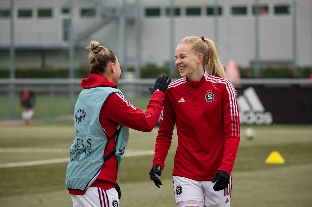 Sparťanky úvodní zápas mistrovské nadstavby zvládly za tři body! O výhře 2:0 nad Slováckem rozhodly v prvním poločase Chlastáková s Dlaskovou.

#zenyfotbal #holkytaky